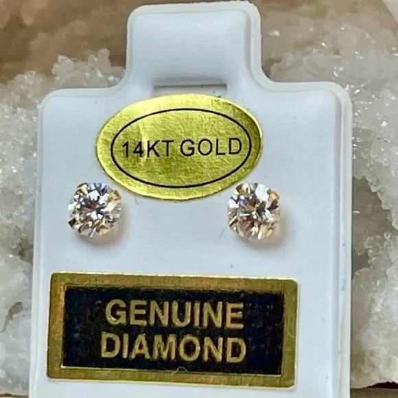 1/2ct 14K Solid YELLOW Gold Diamond studs earrings. Yellow Gold - Picture 1 of 16